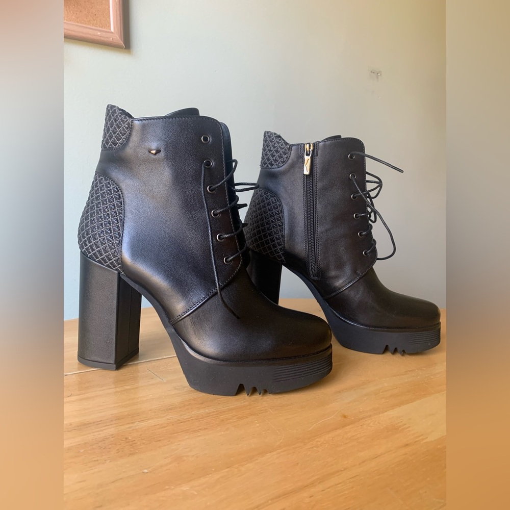 Alberto Guardiani Made in Italy Women’s boots new without tag